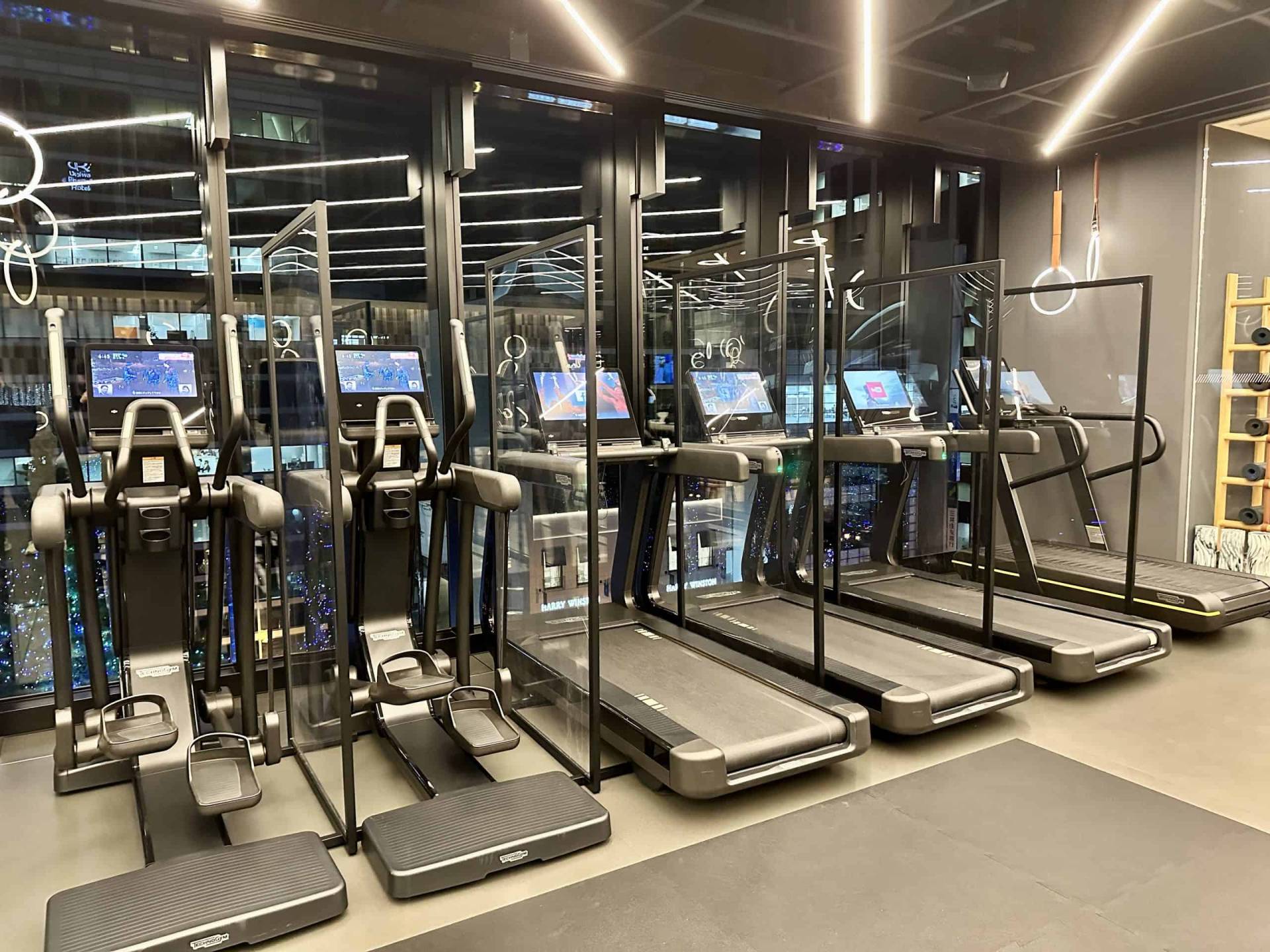 Cardio Machines at W Osaka FIT Gym Cardio-Equipment=FIT-GYM-W-Osaka