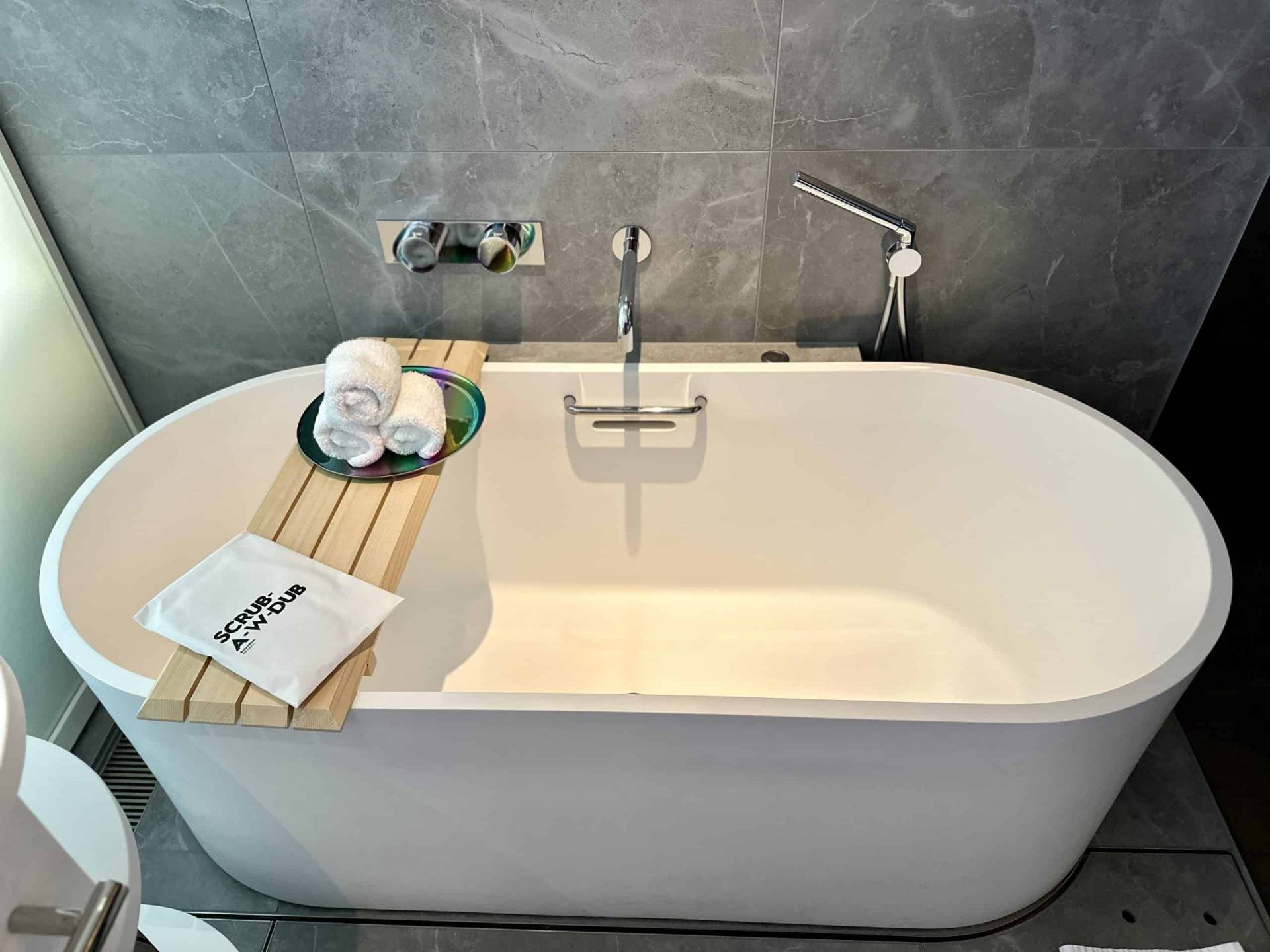 Modern bathtub design makes you feel like you're in a magazine.