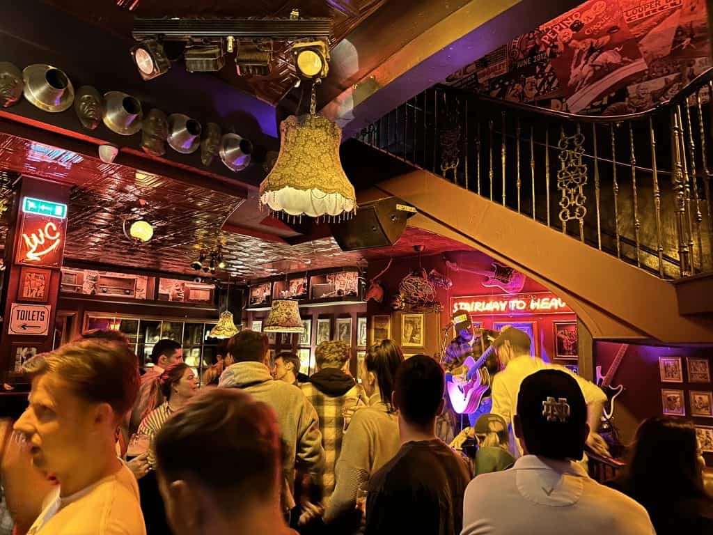 Bad Bob's Temple Bar live music and drinks make for a great social scene.